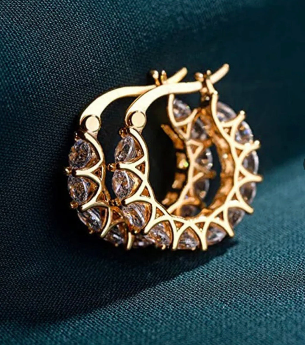 Aretes Hoop Dorados con Zirconias