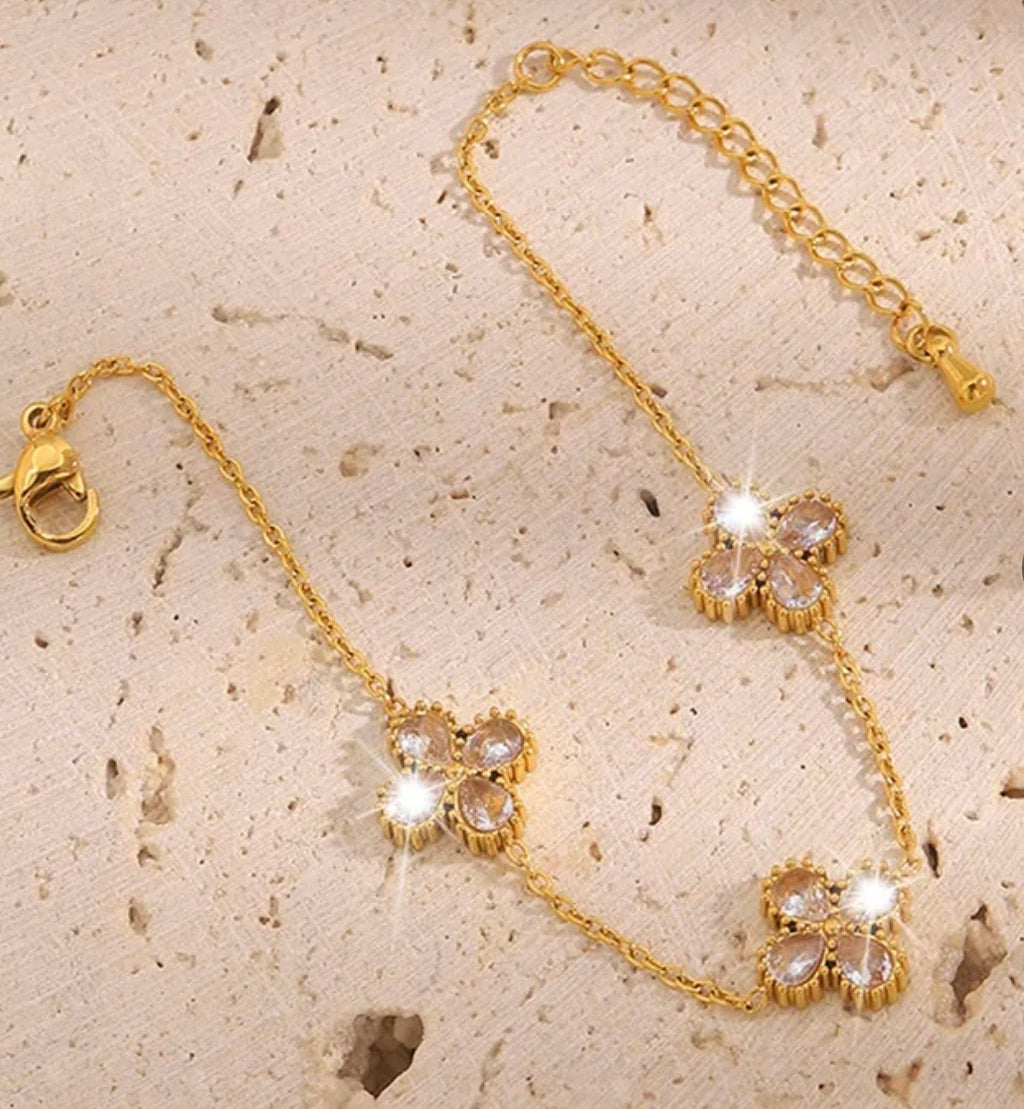 Pulsera Dorada con Flor de Zirconias