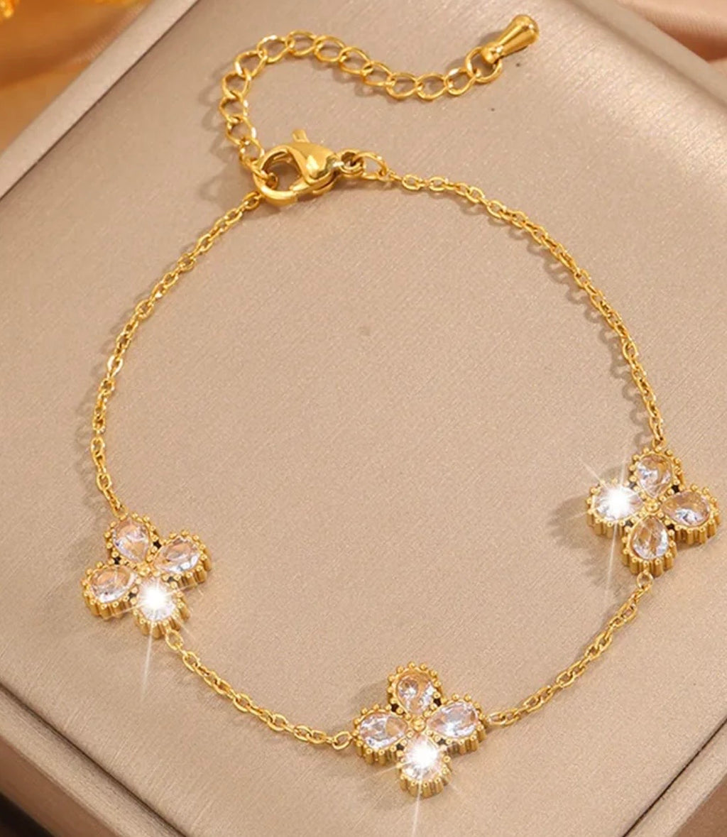 Pulsera Dorada con Flor de Zirconias